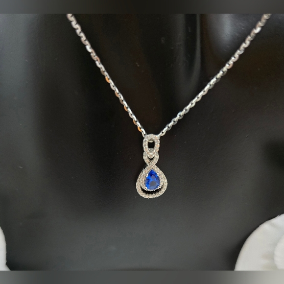 ♥️ TEARDROP STERLING SILVER NECKLACE - Picture 4 of 5